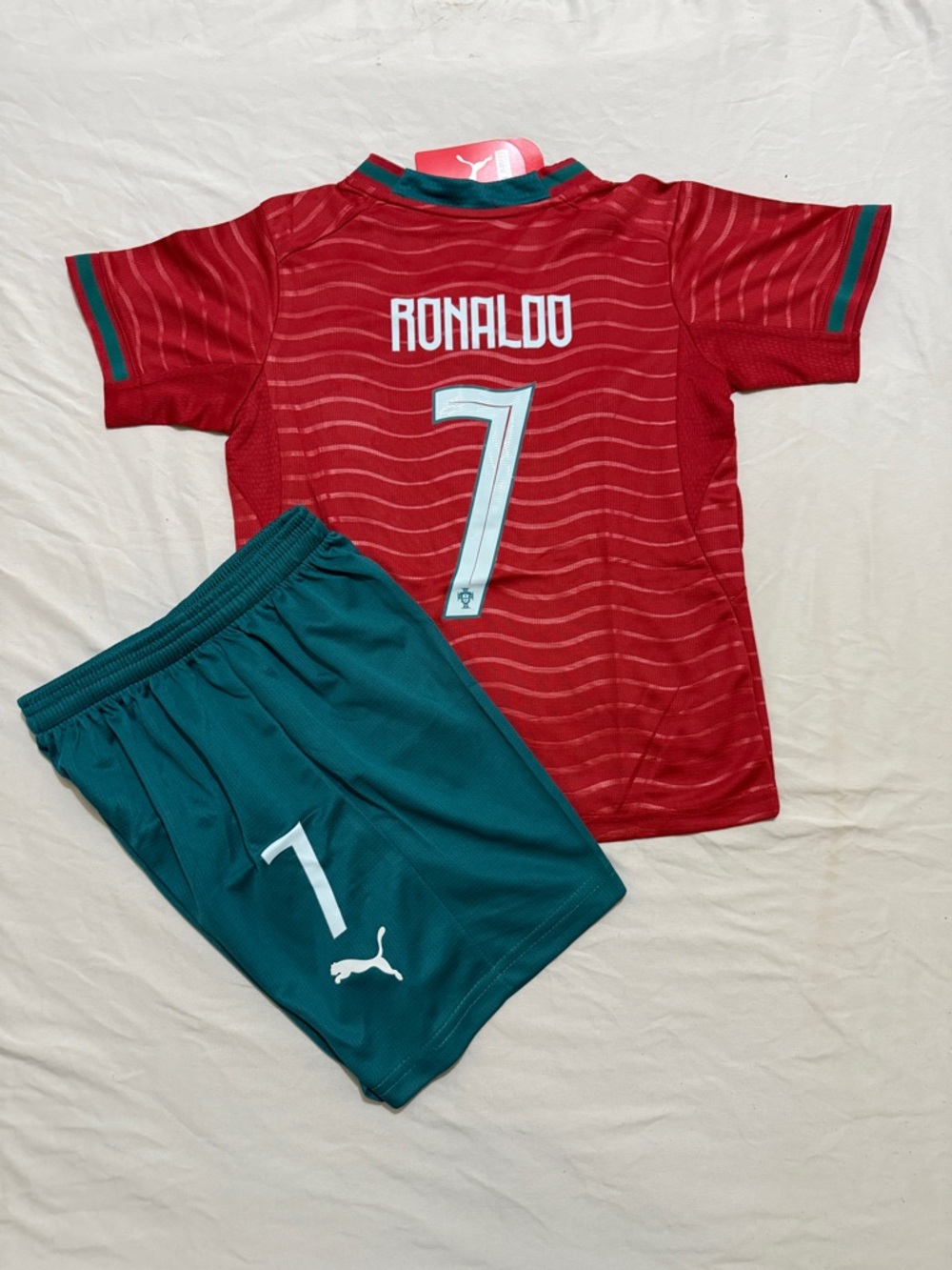 CRISTIANO RONALDO 🇵🇹 Portugal World Cup 2026 Home Kids Set⚽️🥅🔥 - Picture 2 of 3